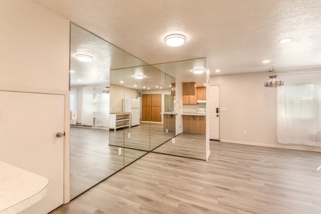 Building Photo - 4517 1175 W