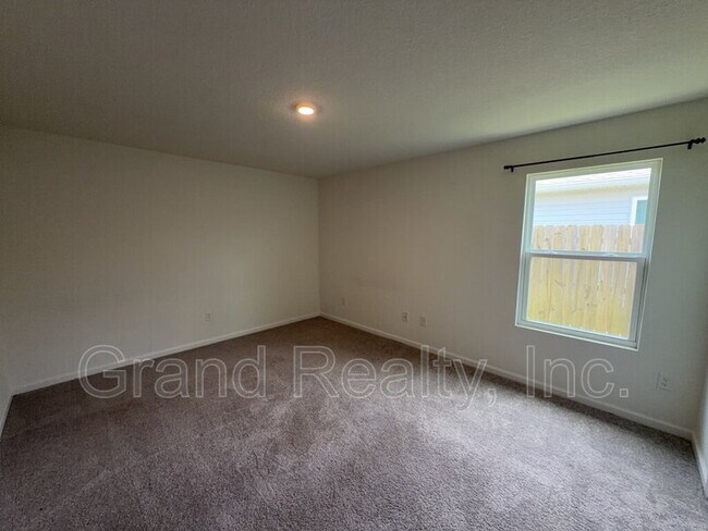 Building Photo - 4316 Jitterbug St
