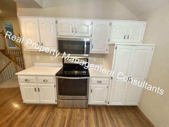 Building Photo - California Split-Level in Lee's Summit Sch...