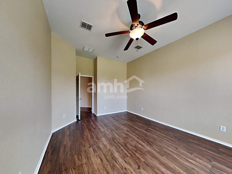 Building Photo - 1117 Luckenbach Dr