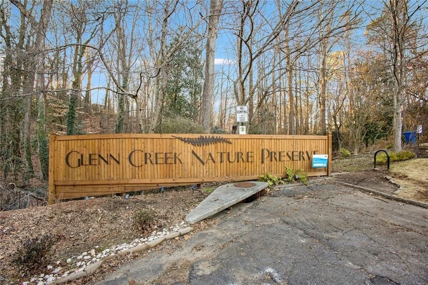 Building Photo - 121 Fairview St