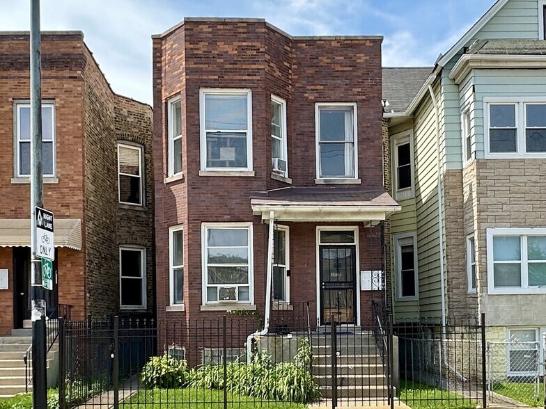 Primary Photo - 3530 N Elston Ave