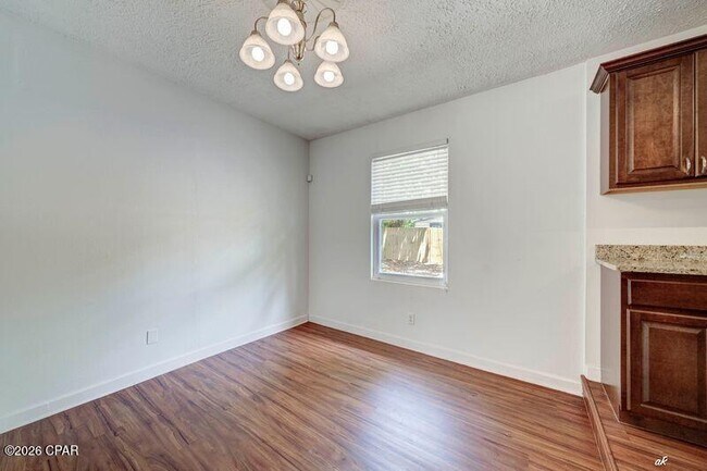 Building Photo - 108 N Marie Dr