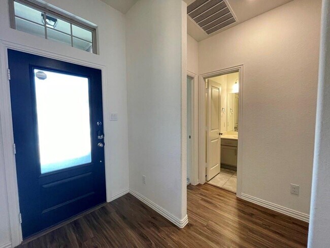 Building Photo - 205 Baralo St