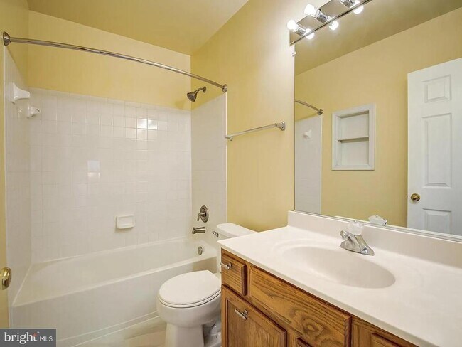 Building Photo - 9241 Greenshire Dr