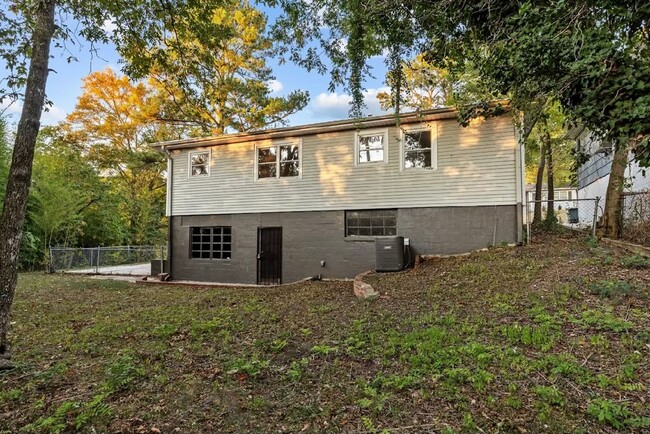 Building Photo - Newly renovated 3 bedroom, 1 bath home wit...