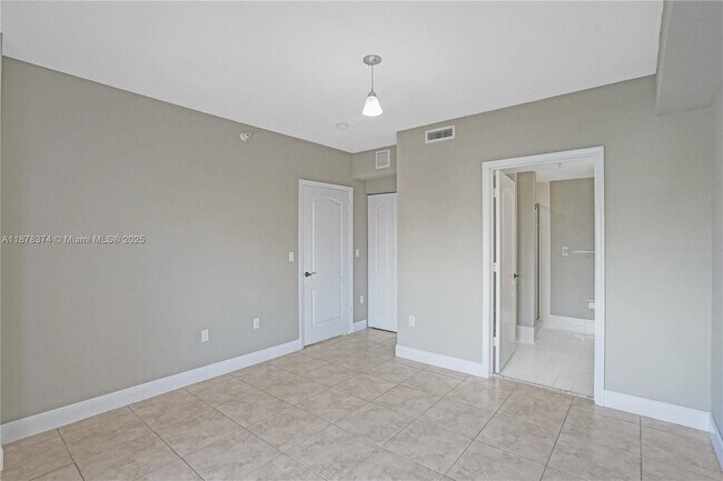 Building Photo - 1627 SW 37th Ave