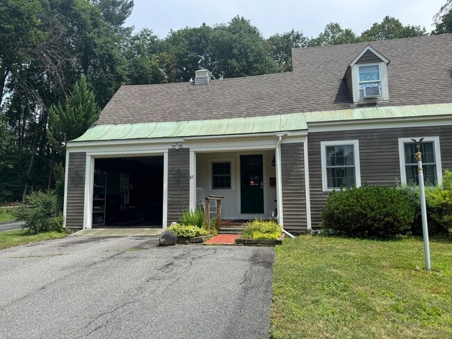 Building Photo - Beautifully Furnished Three Bedroom Home
