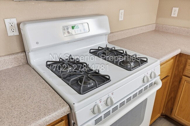 Building Photo - NW!! Single Story!! New Luxury Vinal Plank flooring!! New Carpet Bedrooms 2 & 3!!! New Interter P...