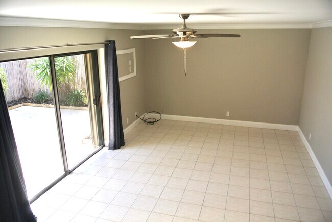 Building Photo - 121 Ocean Cove Dr