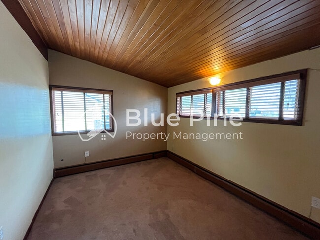 Building Photo - 755 9th St