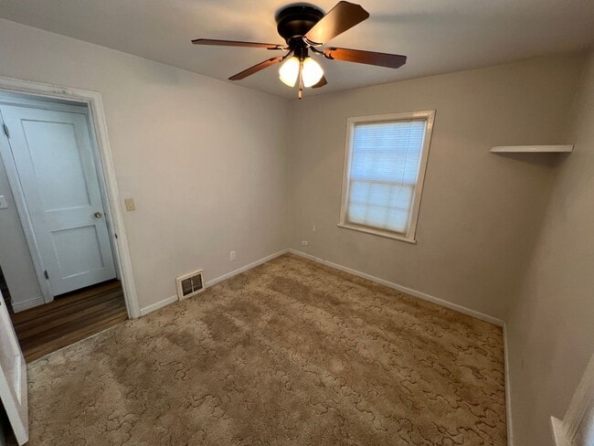 Building Photo - 3 Bed 2 Bath House