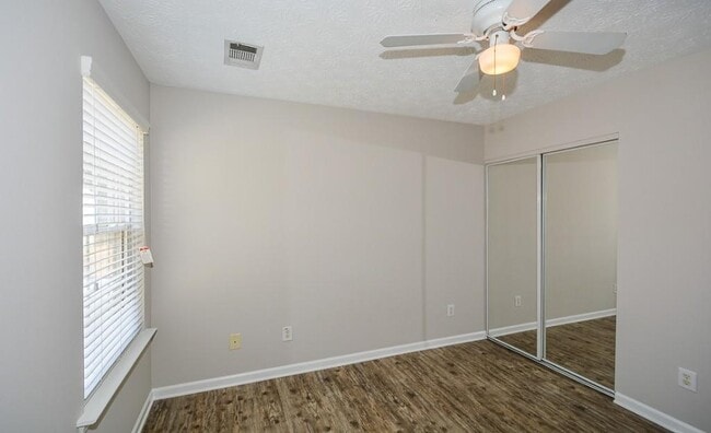 Building Photo - 612 Spanish Oak Dr