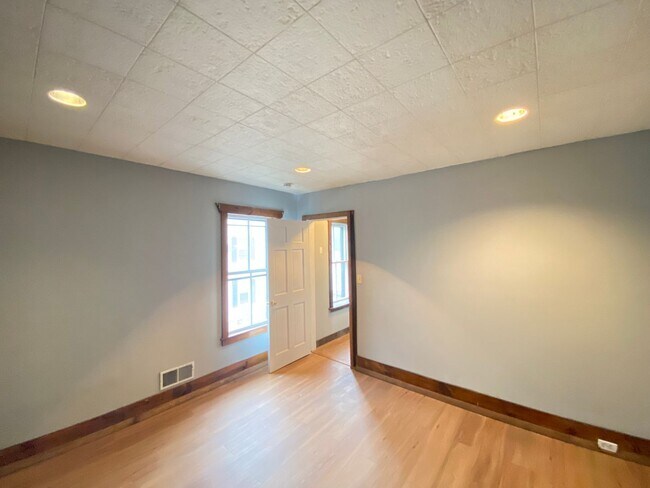 Building Photo - 10 Freeman Ct