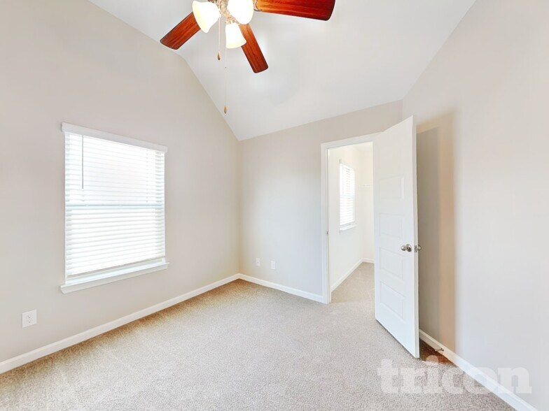 Building Photo - 1760 Long Acre Dr