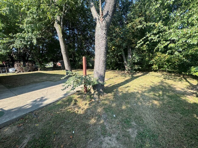 Building Photo - 5819 Medtree Pl