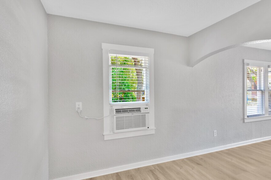 Dining Area - 1485 Hamlet Ave