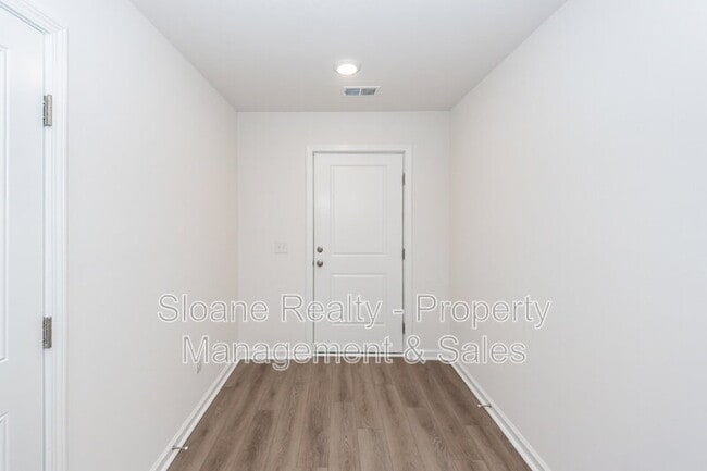 Building Photo - 4633 Forest Hills Dr