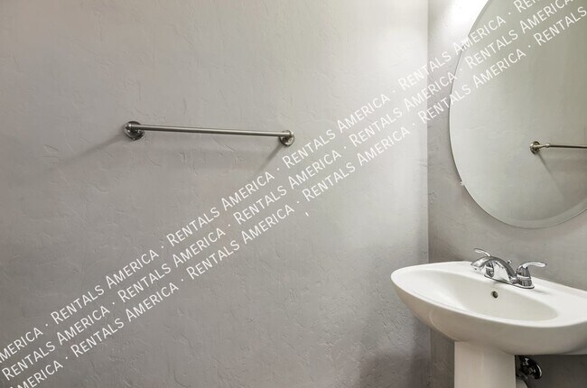 Building Photo - Beautiful 3 Bed/2.5 Bath Two Story Home w/...