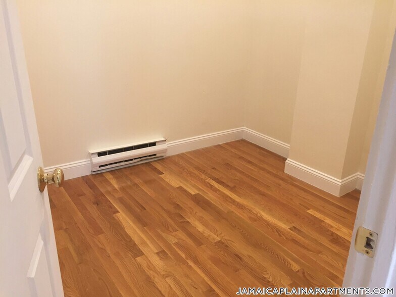 Building Photo - 108 Hyde Park Ave