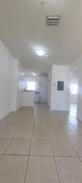 Building Photo - 33 E 20th St