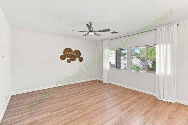 Building Photo - 1546 W Alder Rd