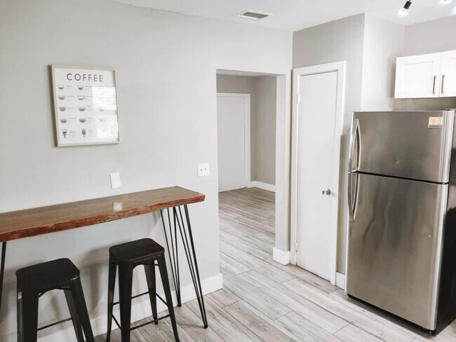 Building Photo - 50 Davie Blvd