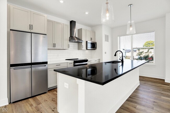 Building Photo - 1303 Deloss St