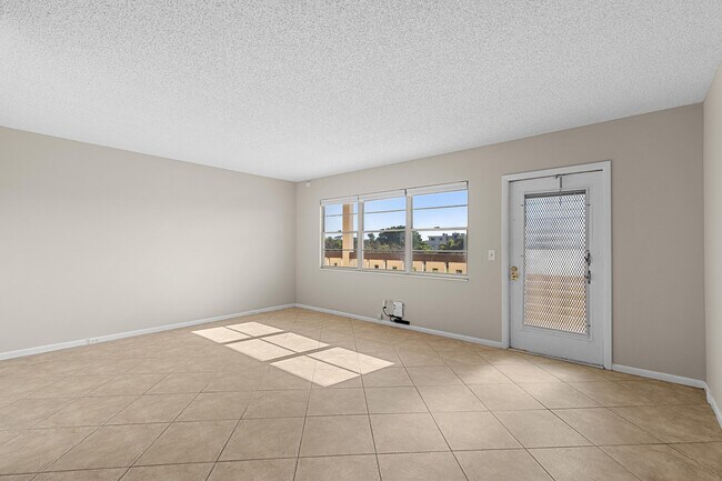 Building Photo - 3013 Wolverton E