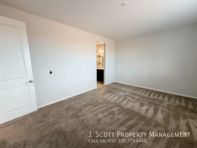 Building Photo - 18266 W Paraiso Dr