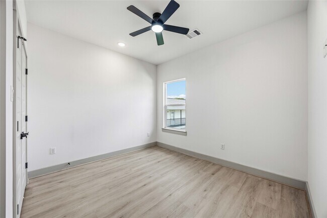 Building Photo - 7555 Calhoun Rd
