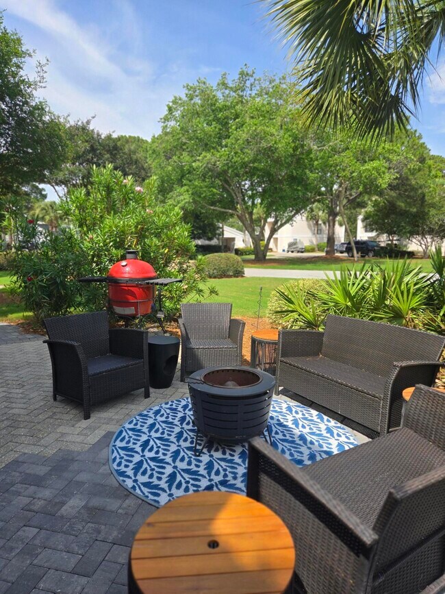 Building Photo - 735 Sandpiper Pl