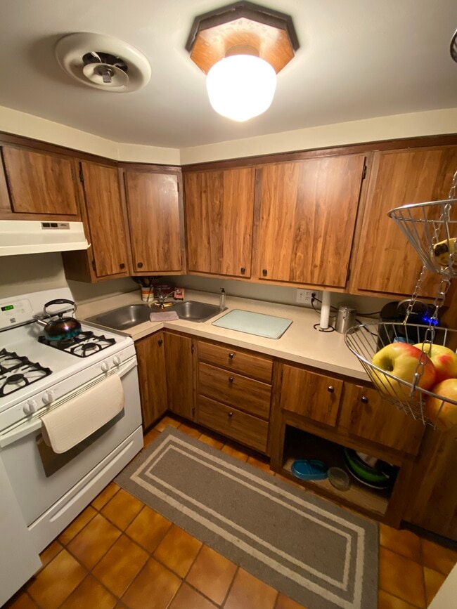 Building Photo - 1829 Duncan Ave