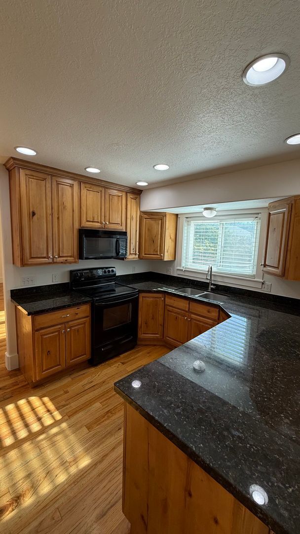 Building Photo - Large Single Family Lehi Home available now!