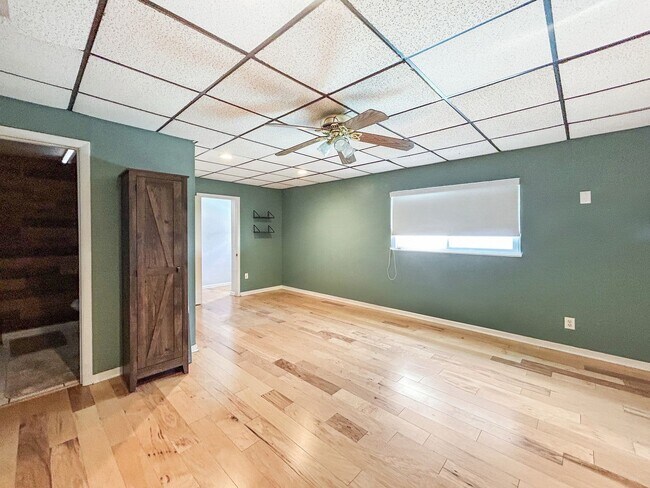Building Photo - 10904 Temple Ave