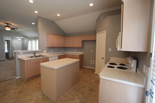 Building Photo - Beautiful 4 bedroom 2 bath home in Flint!