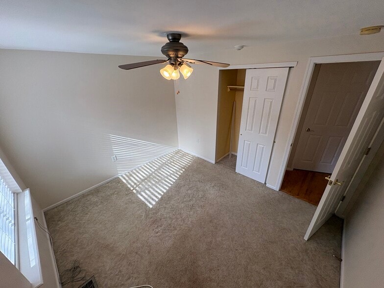 Building Photo - 586 Blue Ridge Dr