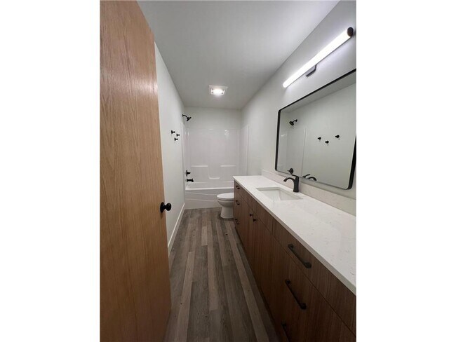 Building Photo - 131-137 W 46th St