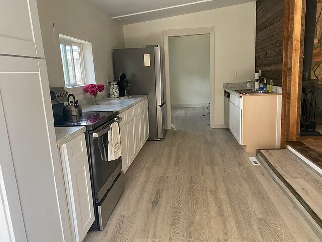 Building Photo - Charming 3-Bedroom Home in the Heart of Th...