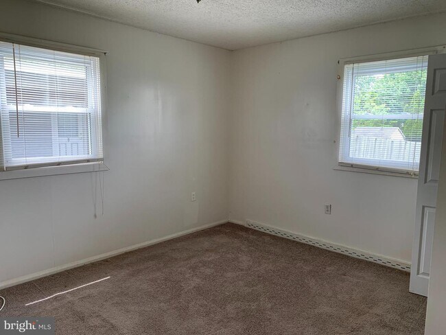 Building Photo - 721 Stouffer Ave