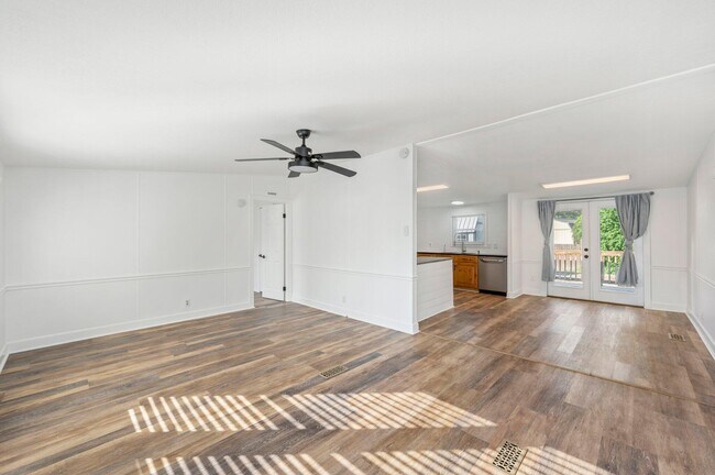 Building Photo - 264 Pinelog St