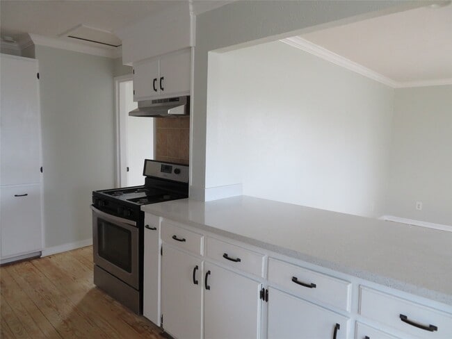 Building Photo - 5611 Lawson St