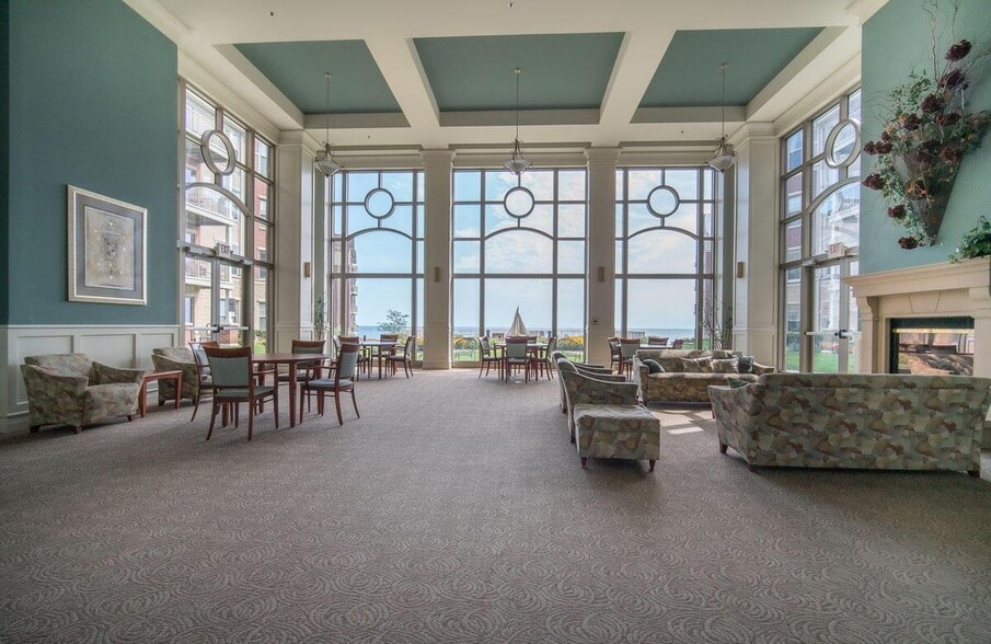 Building Photo - 4110 S Lake Dr