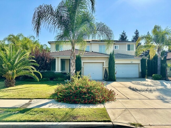 Primary Photo - HUGE 5/3 Sanger Home with SOLAR