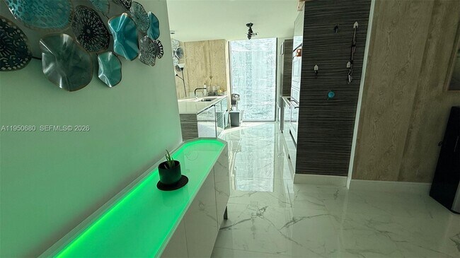 Building Photo - 460 NE 28th St