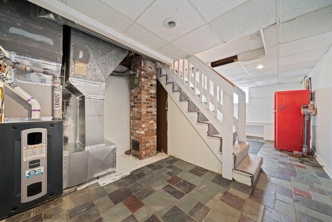 Building Photo - 28 Hillside Ave