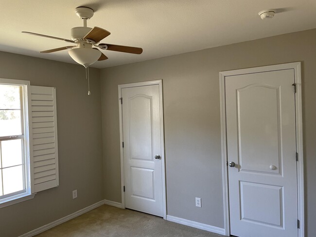 Building Photo - 8770 Kennedy Dr