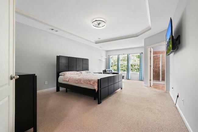 Building Photo - 3888 Fairhill Point