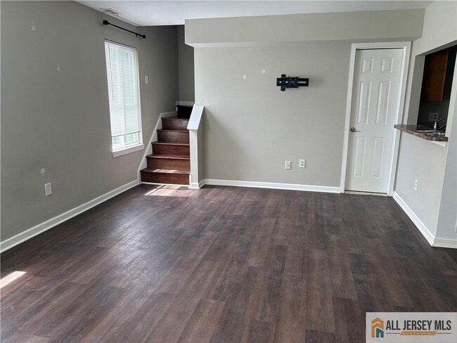 Building Photo - 904 Gregorys Way