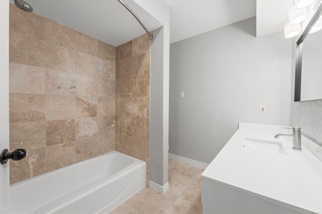 Building Photo - 14 Cascade Springs Pl
